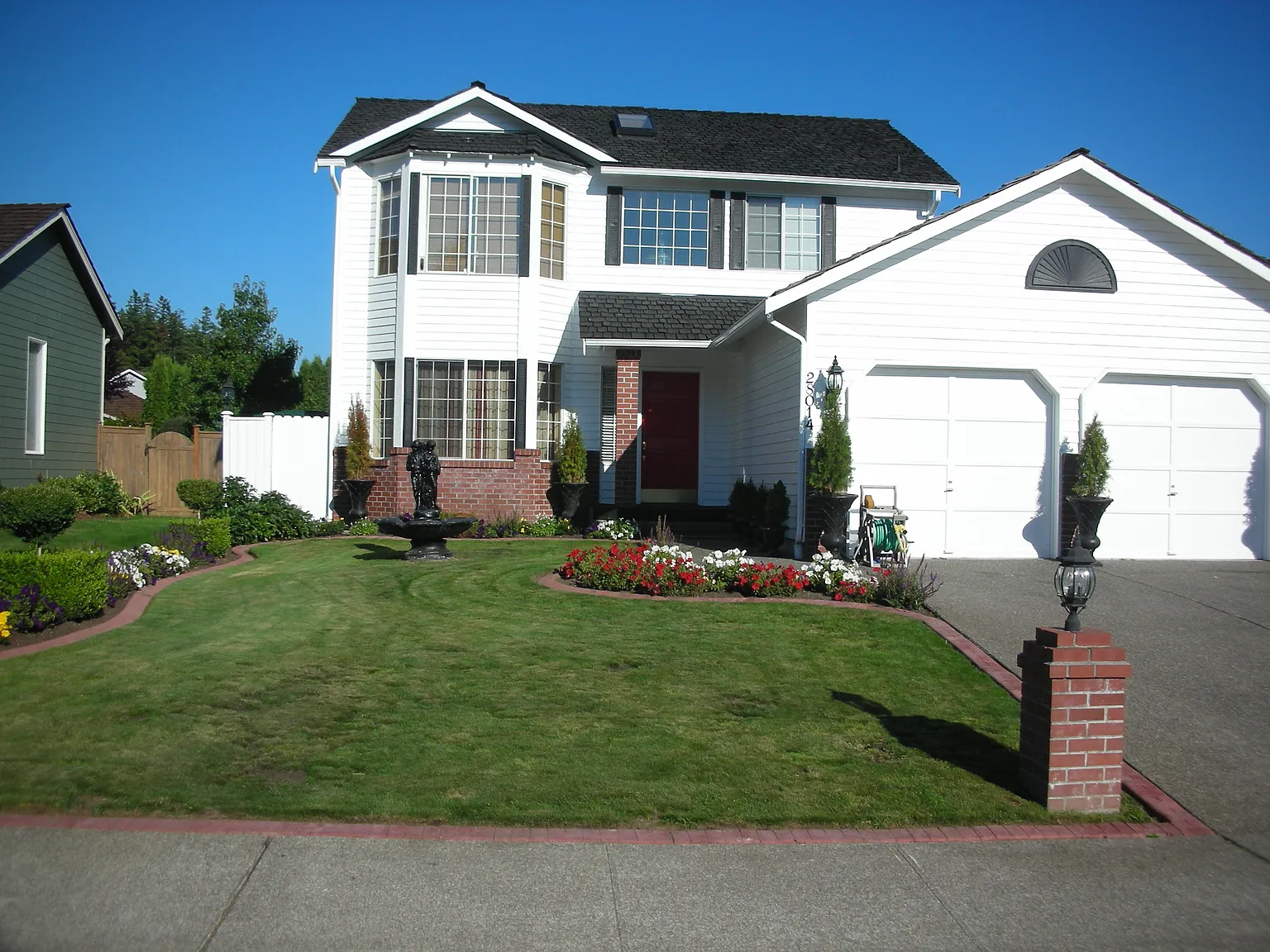 4 bed, 2.5 bath, 1710 sqft, $3,998 — Photo 3