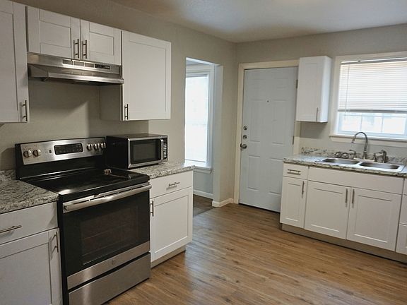 5th image of 101 Lilac Ln