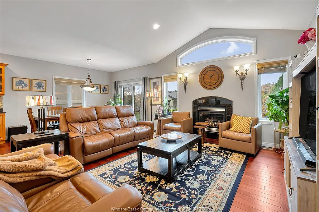 8 bed, $2,990 — Photo 4