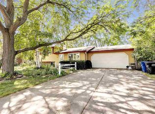 836 Irish Rd, Neenah, WI 54956