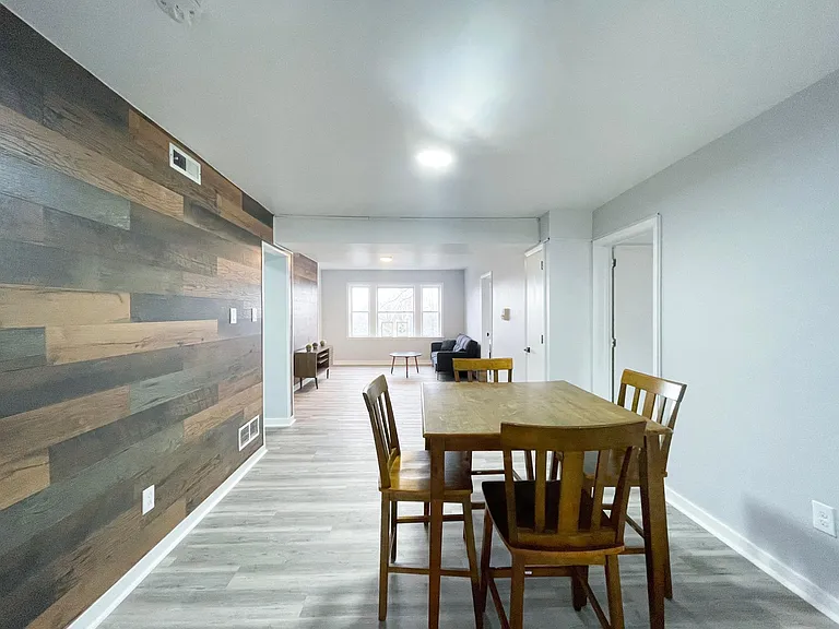 5735 Hobart St #3 — Photo 9