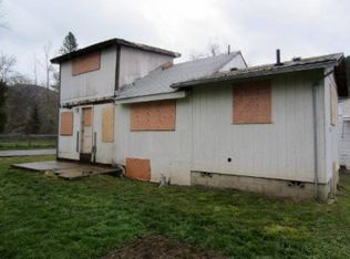 101 Bloom Rd, Wolf Creek, OR 97497
