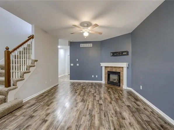 1010 Renee Lynde Dr APT C, Pleasant Hill, MO 64080