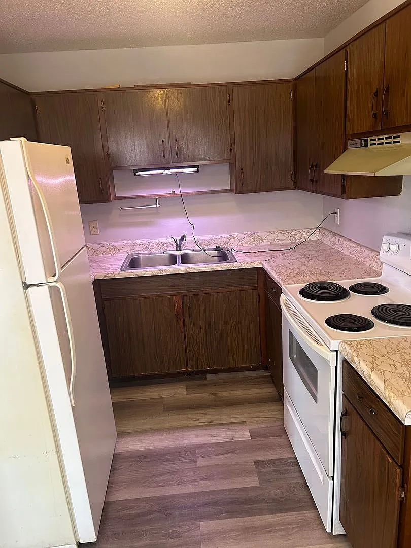 1101 E. South Elizabeth St. — Photo 4