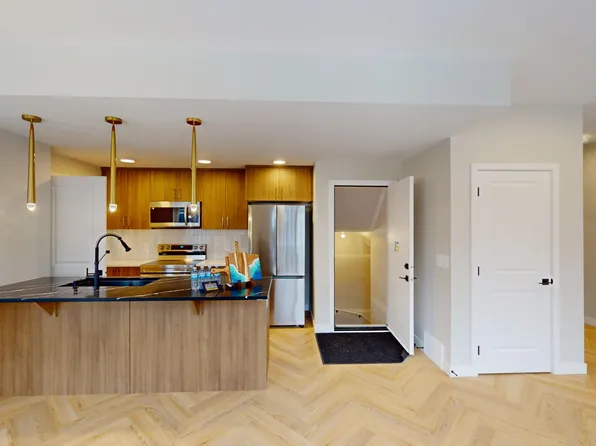 15 19th Ave SW, Edmonton, AB T6W 1W4