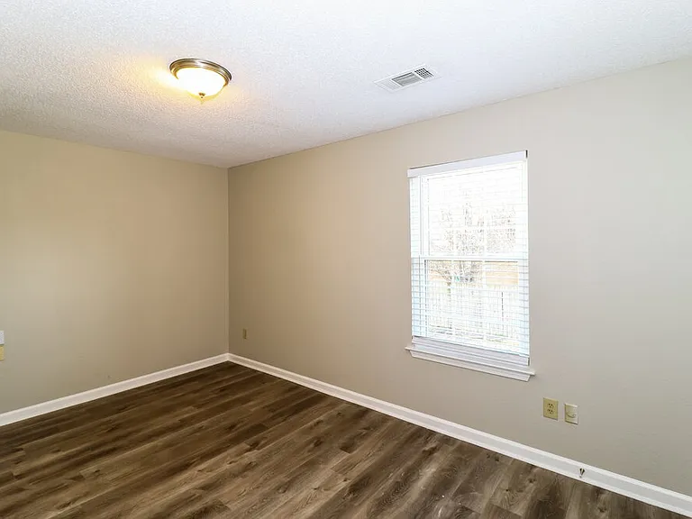 1024 Scofield Dr — Photo 13