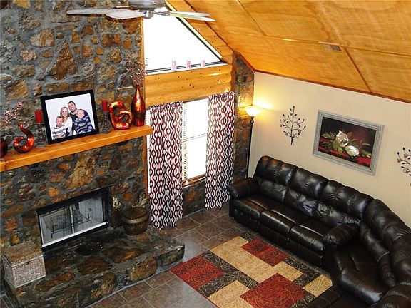 COZY ROCK,  WOOD BURNING FIREPLACE