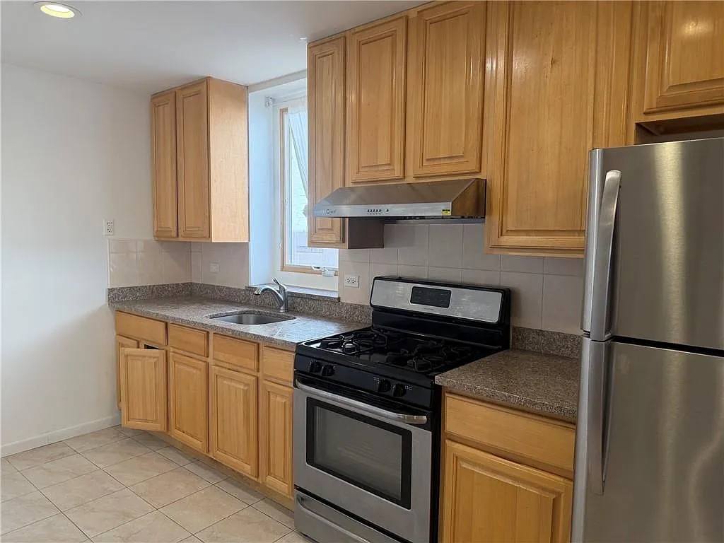 2 bed, 1.0 bath, 850 sqft, $2,200 — Photo 4