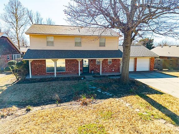 3rd image of 813 SW 25th St