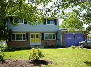 21921 Sherwood Dr, Fairview Park, OH 44126