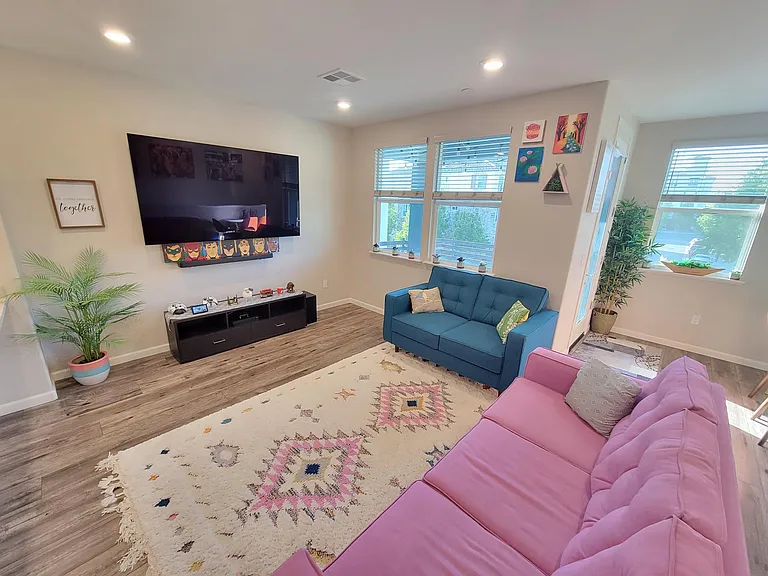 Spacious living room