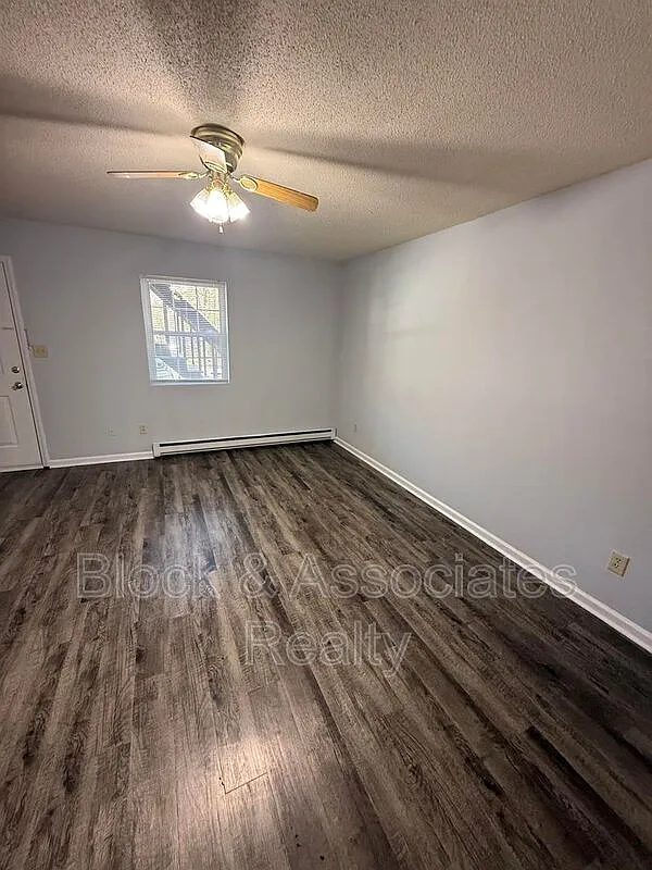 Building Photo - 304 Reece Ave #C