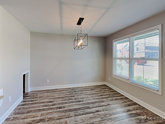 5th image of 496 Kinslow Ct