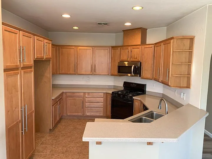 2181 Bradburn Dr — Photo 4