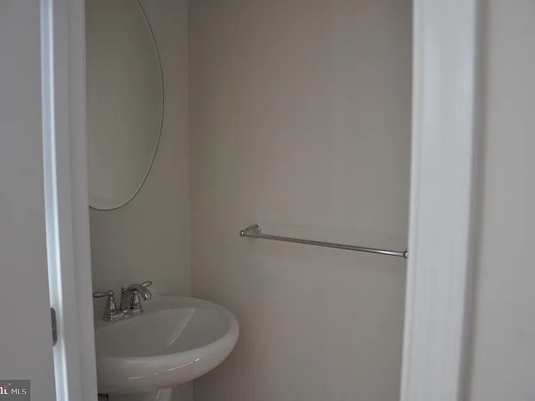 905 Susan Cir — Photo 36