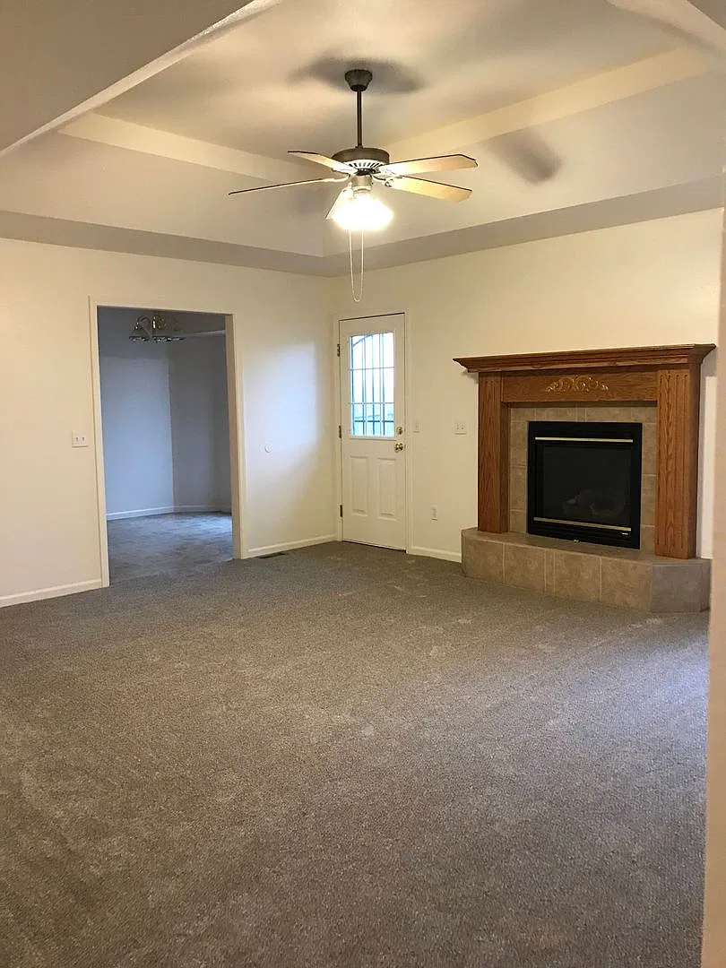 Executive Rental - Charming 3-bedroom 2 bath Ranch nestled in Springfield- Kickapoo High School -... — Photo 4