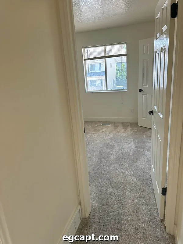 2 bed, 950 sqft, $1,275 — Photo 3