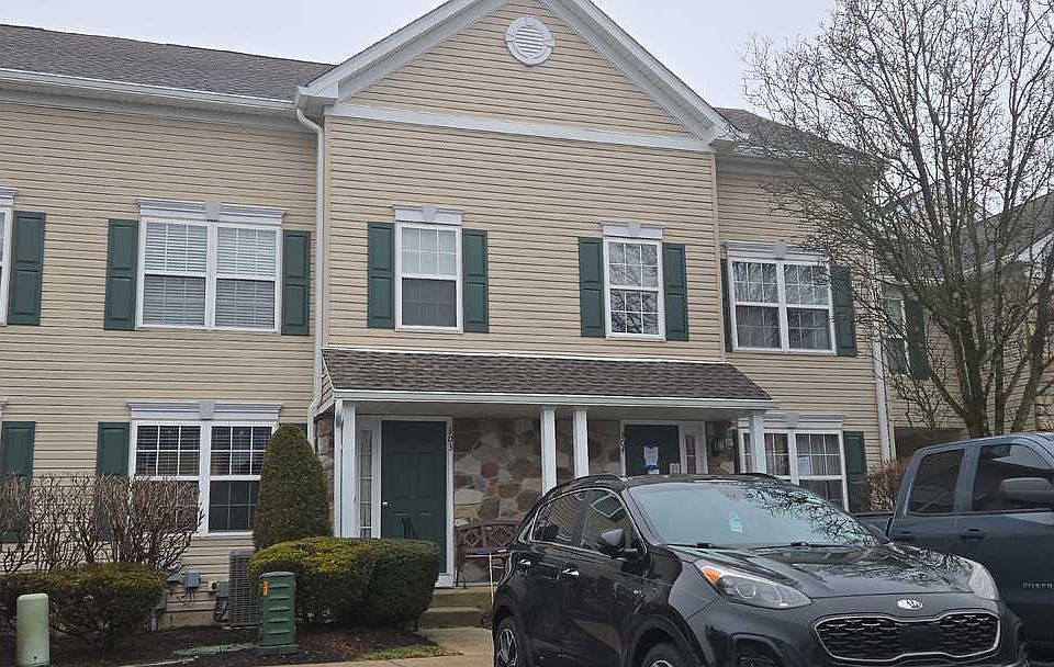 1st image of 304 Jasper Ct