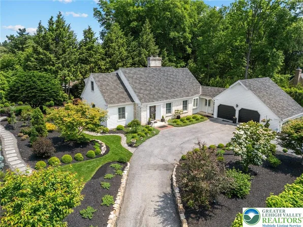 4704 Sweetbriar Cir, Emmaus, PA 18049