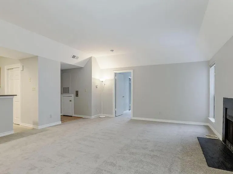 3918 Penderview Dr — Photo 2