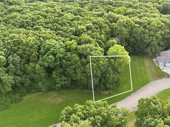32 Reserves Ct, Charleston, IL 61920
