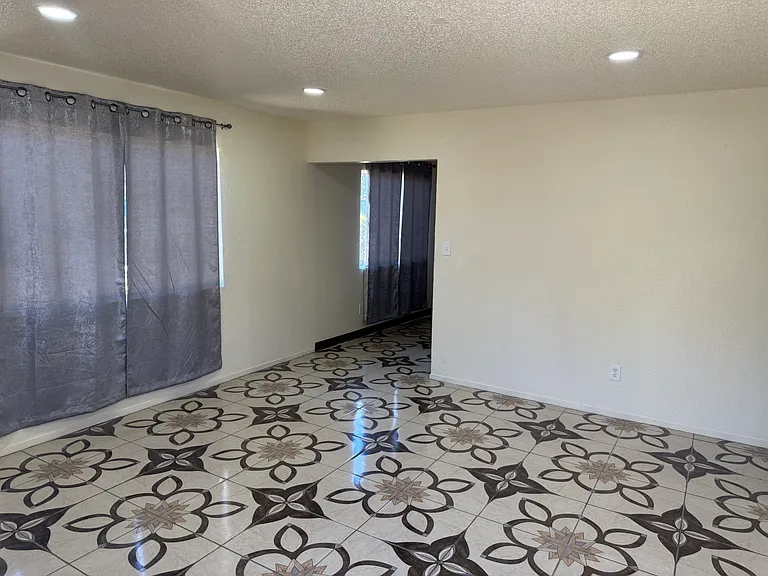 312 Knotts St #A — Photo 3