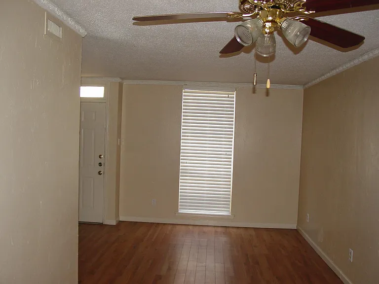 9828 Valley Meadow Ct — Photo 13