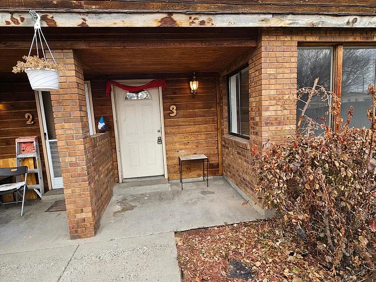 547 Pearce Ave — Photo 1