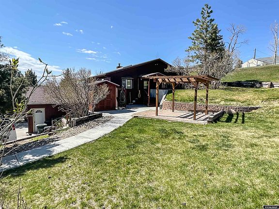 4th image of 328 Hobbit Hole Dr
