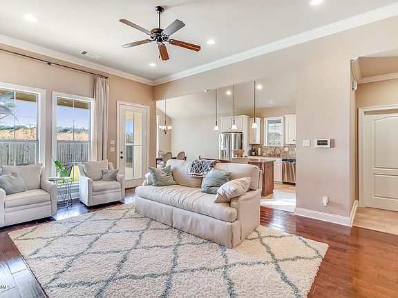5th image of 104 Anatole Dr