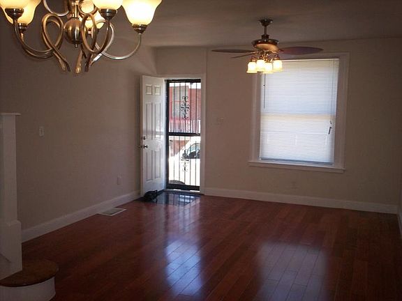 2nd image of 2513 S Franklin St