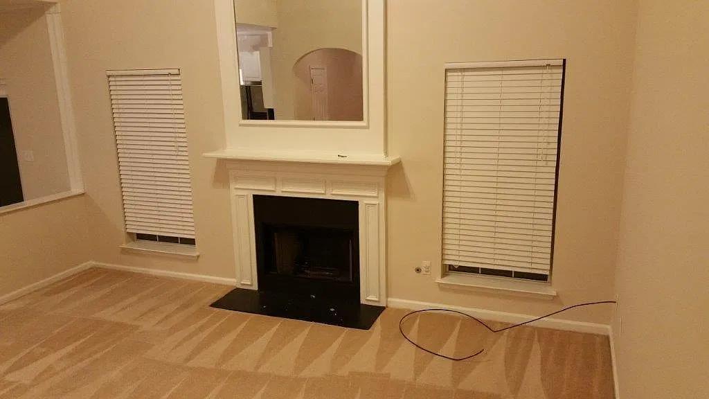 3 bed, 2.5 bath, 2352 sqft, $3,400 — Photo 4