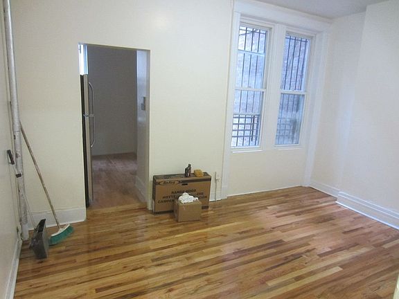 5th image of 221 Lewis Ave APT 1R