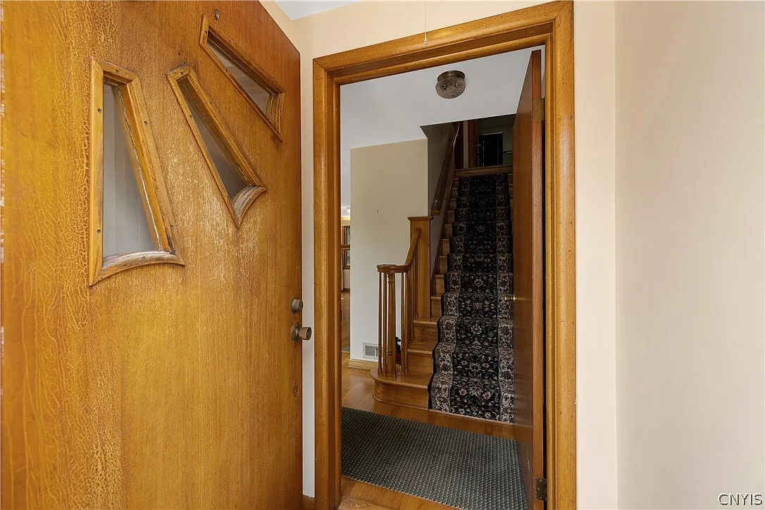 3 bed, 2.0 bath, 1404 sqft, $2,500 — Photo 3