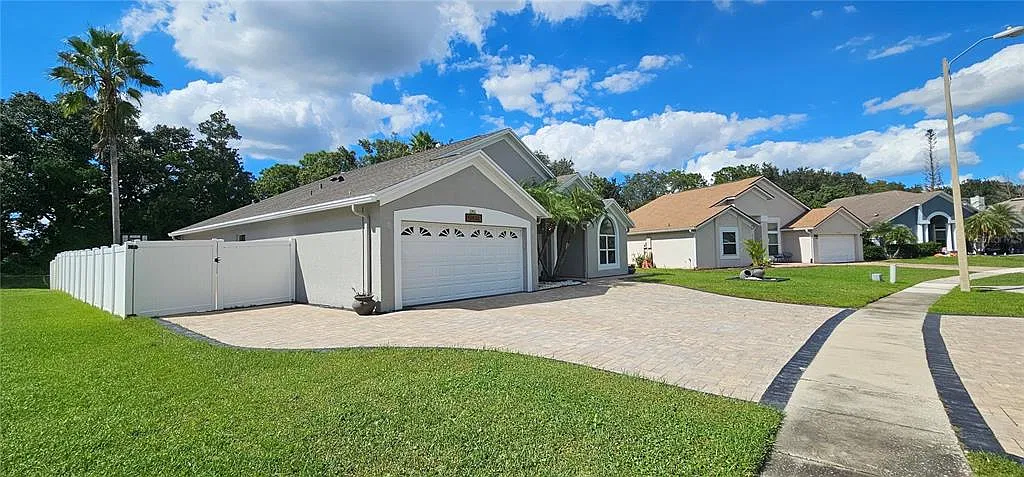 4 bed, 2.0 bath, 2225 sqft, $3,490 — Photo 3
