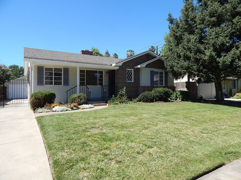 1st image of 521 Sandburg Dr