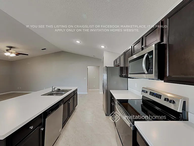 373 NW Avens St — Photo 7