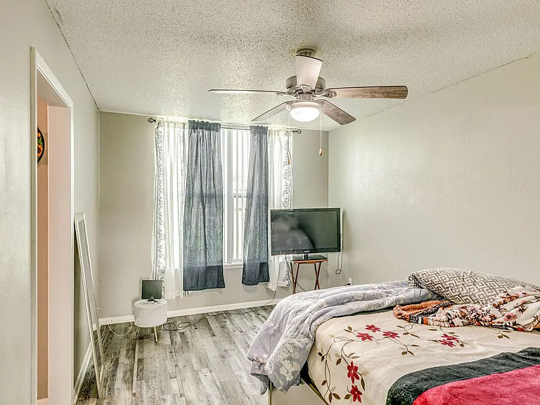 1402 SW 59th St — Photo 19