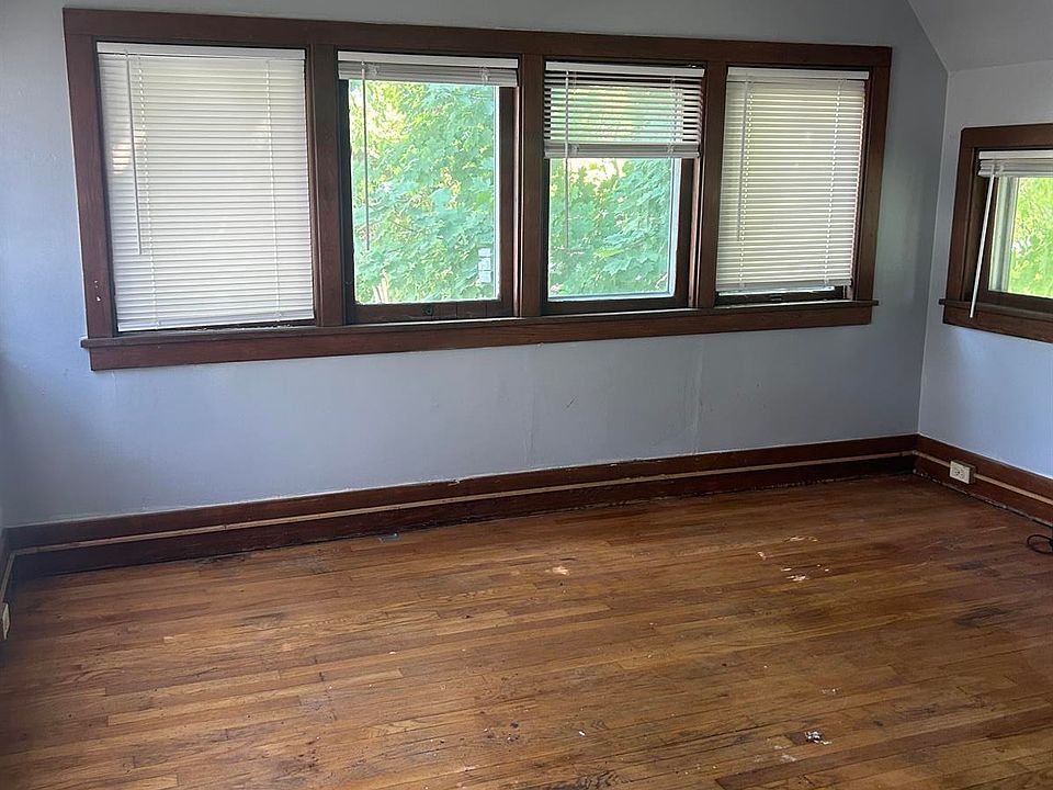 2nd image of 503 Pearl St Unit 6