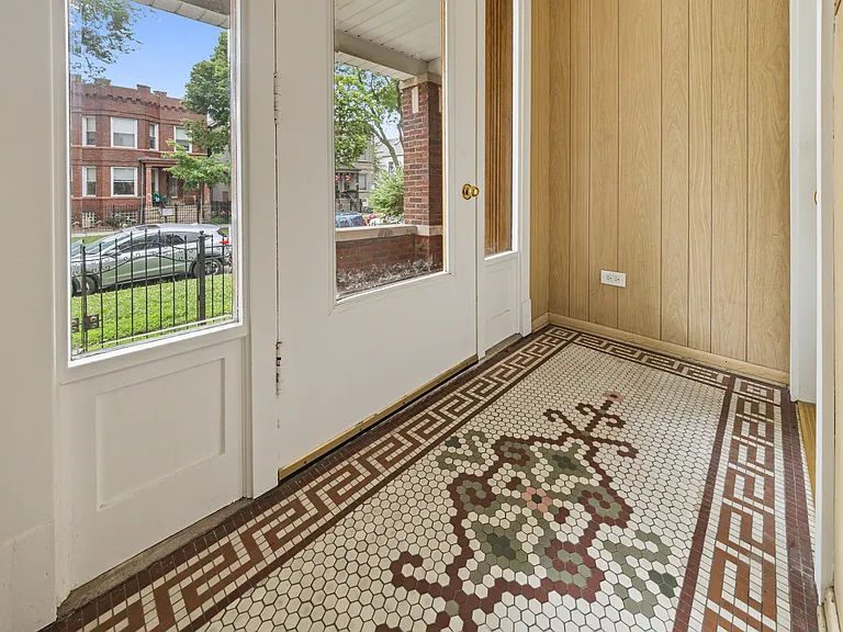 1648 N Saint Louis Ave #2 — Photo 3