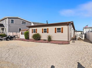 8 Weaver Dr, Manahawkin, NJ 08050