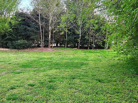 5th image of 140 Carolina Pl