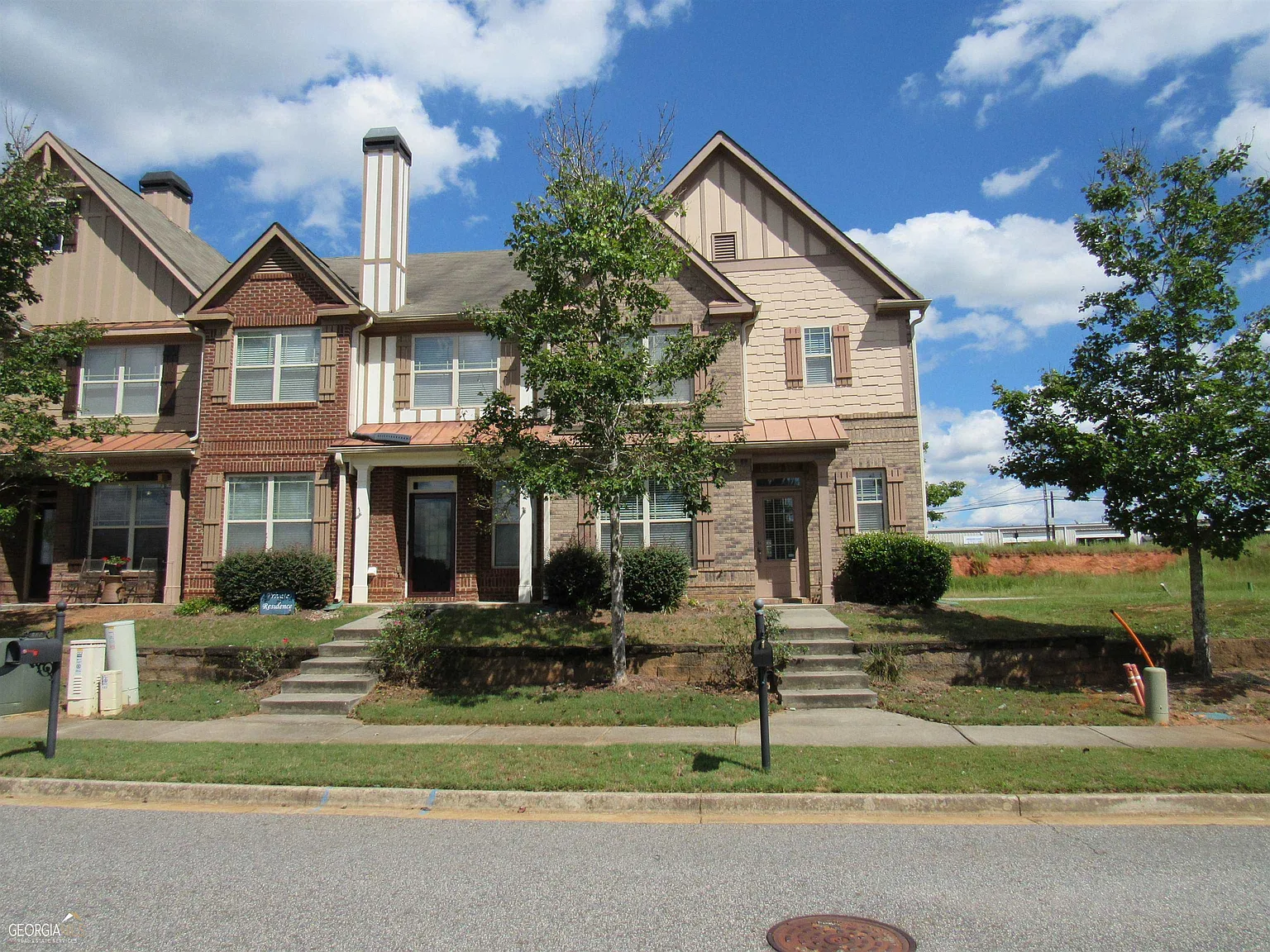3 bed, 2.5 bath, 1672 sqft, $1,950 — Photo 3