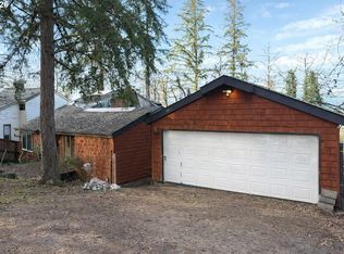 7048 Glacier Dr, Springfield, OR 97478