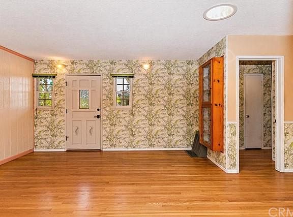 3rd image of 6566 Glenroy St