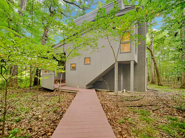 69 Tryon Farm Ln, Michigan City, IN 46360
