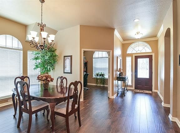 3rd image of 4007 Greenwood Way
