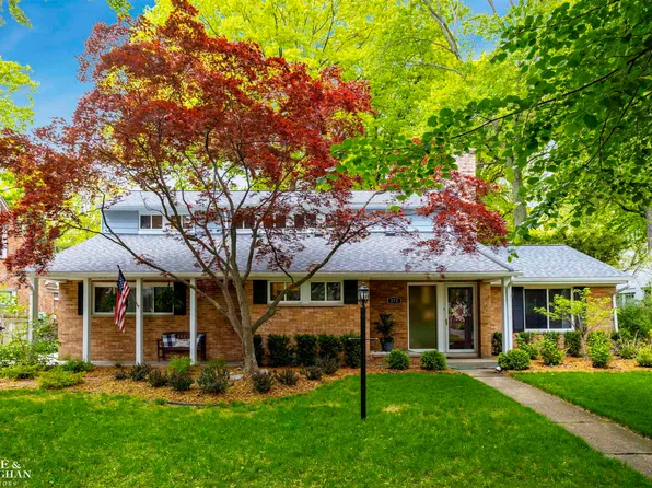 272 Mount Vernon Ave, Grosse Pointe Farms, MI 48236
