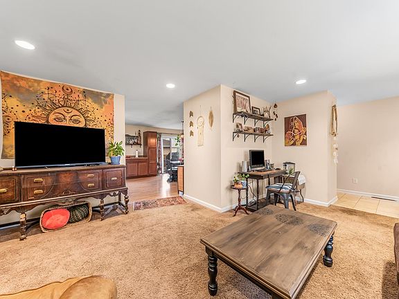 5th image of 329 Eastgate Ct