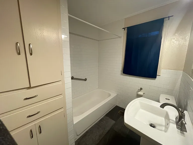 4414 N Harvey Pkwy #D — Photo 8